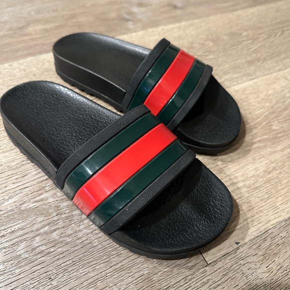 Gucci stripe rubber sandals